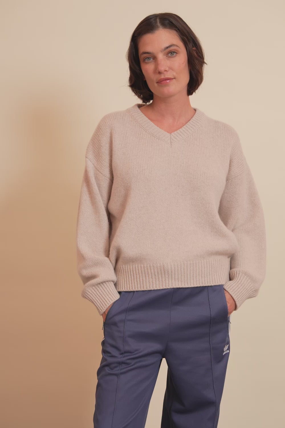 beige color cashmere sweater women - video | Emilie | Linnea Lund