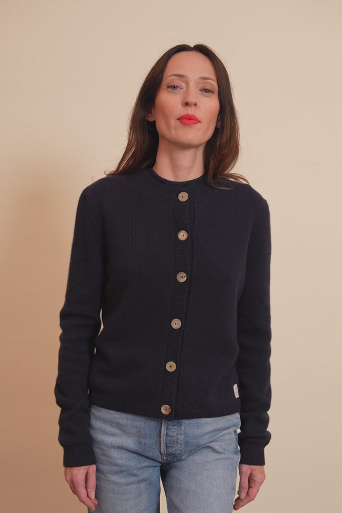 Midnight blue women cashmere cardigan - video | Greta | Linnea Lund