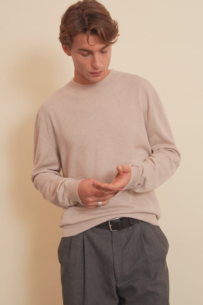 Cream light men cashmere sweater - video | Harald | Linnea Lund