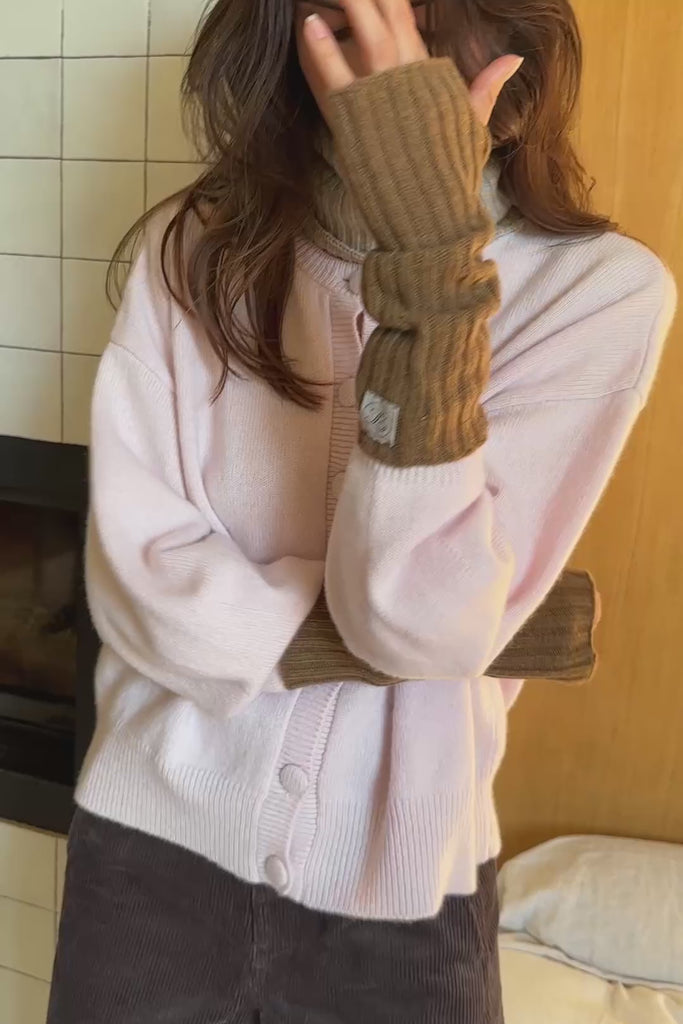 light pink cashmere cardigan women - video | Gabriella | Linnea Lund
