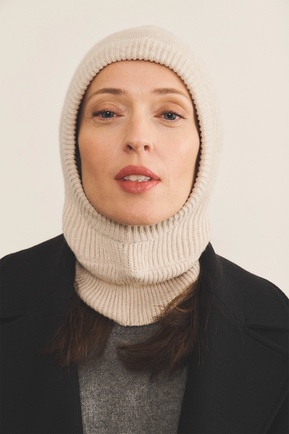 Beige balaclava unisex - front view | Snoflinga | Linnea Lund