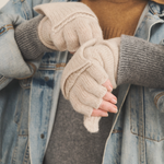 beige cashmere mittens  women - front view | Vantar | Linnea Lund