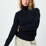 dark blue cashmere sweater women - front view | François | Linnea Lund